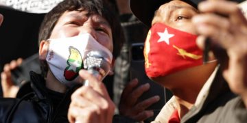 အဝေးရောက်မြန်မာများ ဇာတိမြေမှ ဒီမိုကရေစီတိုက်ပွဲနှင့် တသားတည်းရှိ