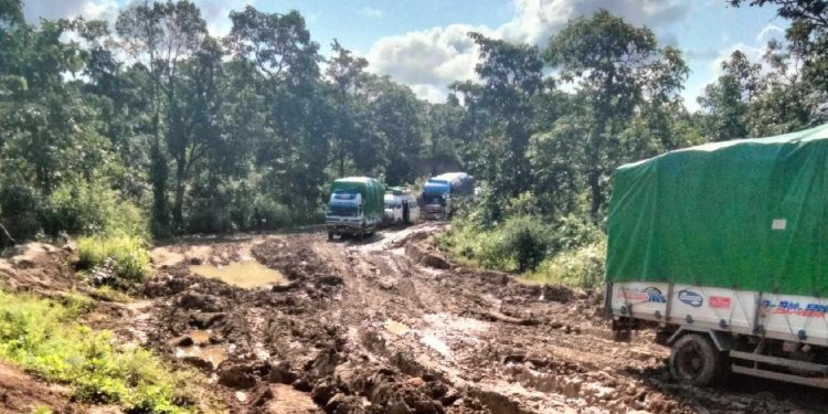 ကားလမ်းပြန်ဖွင့်သော်လည်း တမူး၌ ကုန်ဈေးနှုန်းများ မြင့်နေဆဲ