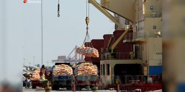 ပို့ကုန်ရငွေ၏ ၅၀ ရာခိုင်နှုန်း လွတ်လပ်စွာလဲလှယ်ခွင့်ရရေး လုပ်ငန်းရှင်များ တောင်းဆို