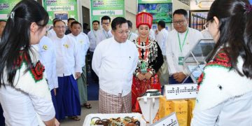 ကမ္ဘာလှည့်ခရီးသည် များကြောင်း မင်းအောင်လှိုင် ပြောဆိုချက် ဟာသဖြစ်နေ