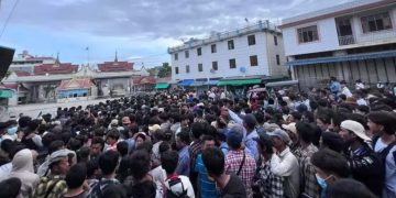 မြန်မာစစ်ဘေးရှောင်များ တရုတ်နယ်စပ်တွင် ပိတ်မိနေ