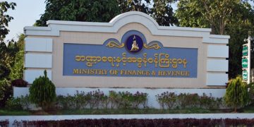 စီးပွားရေးကျပ်တည်းနေချိန် အခွန်တိုးကောက်ရန် စစ်ကောင်စီ ကြိုးပမ်း