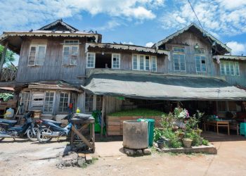 ကျရှုံးသွားတဲ့ သမဝါယမစနစ်အောက် လေလံပစ်ခံရတဲ့ သာမိုင်းခမ်းဟော်နန်းအို