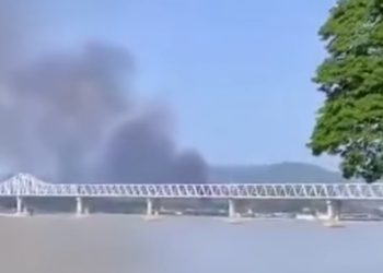 ထီးချိုင့်တိုက်ပွဲပြင်းထန်၊ လေကြောင်းတိုက်ခိုက်မှုကြောင့် အရပ်သားသေဆုံးမှုများပြား