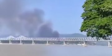 ထီးချိုင့်တိုက်ပွဲပြင်းထန်၊ လေကြောင်းတိုက်ခိုက်မှုကြောင့် အရပ်သားသေဆုံးမှုများပြား