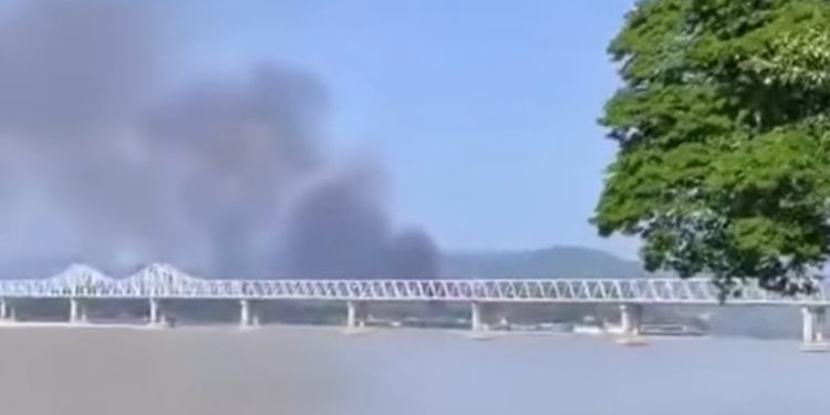 ထီးချိုင့်တိုက်ပွဲပြင်းထန်၊ လေကြောင်းတိုက်ခိုက်မှုကြောင့် အရပ်သားသေဆုံးမှုများပြား