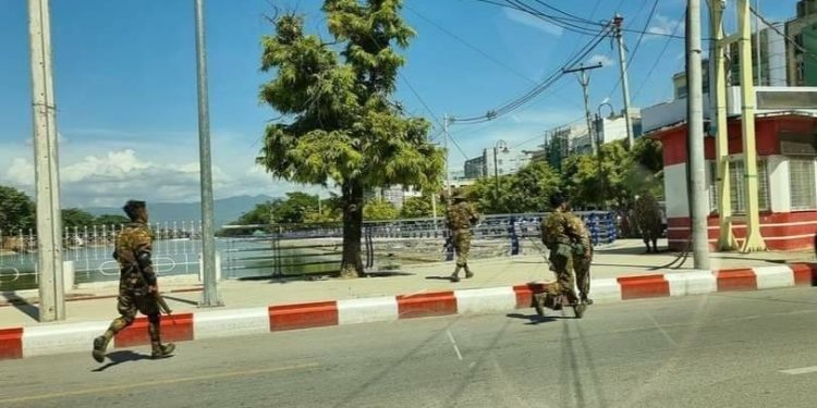 မန္တလေးနန်းတွင်း တိုက်ခိုက်ခံရအပြီး လူငယ် ၁၀ ဦးခန့် စစ်တပ်ဖမ်းထား