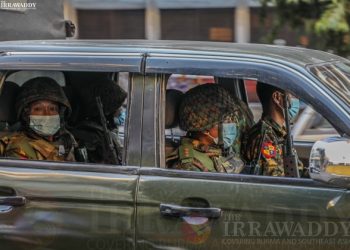 မန္တလေး နန်းတွင်းအပါအဝင် စစ်ကောင်စီ နေရာ ၅ ခု တပြိုင်နက် တိုက်ခိုက်ခံရ