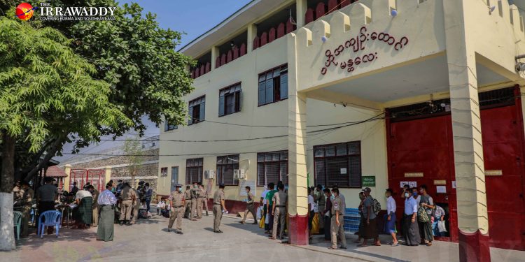 စစ်ပြေးများသာမက ထောင်ကျစစ်သားများကိုပါ တပ်က ခေါ်ထုတ်မှုများရှိလာ