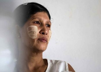 စစ်ရှိန်မြင့်လာချိန် စစ်သားဇနီးတွေလည်း ကင်းစောင့်နေရ