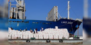 ပို့ကုန်ရငွေ ၇၀ ရာခိုင်နှုန်း စက်သုံးဆီကုမ္ပဏီများသို့ ရောင်းပေးရန် စစ်ကောင်စီ ညွှန်ကြား