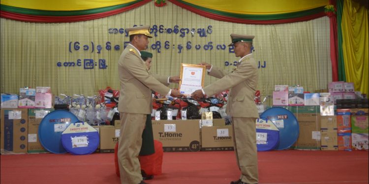 ကရင်နီစစ်ဆင်ရေးတွင် တာဝန်ရှိသော တိုင်းမှူးနှင့် တပ်မမှူး တချို့ကို အနားပေး