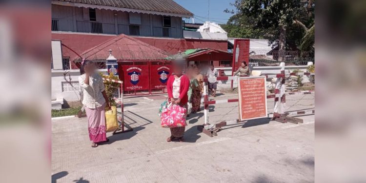 မအူပင်ထောင်မှ နိုင်ငံရေးအကျဉ်းသူများ လိင်ပိုင်းဆိုင်ရာ စော်ကားခံနေရ