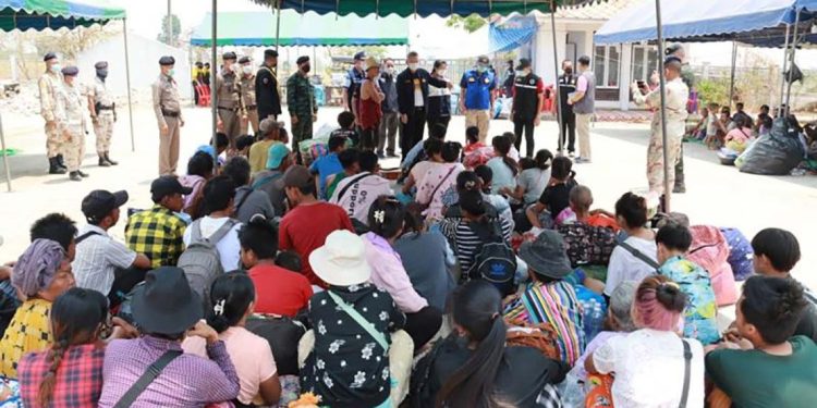 မြန်မာစစ်ဘေးရှောင်များကို လူသားချင်းစာနာမှု အကူအညီပေးရန် ထိုင်းစဉ်းစားနေ