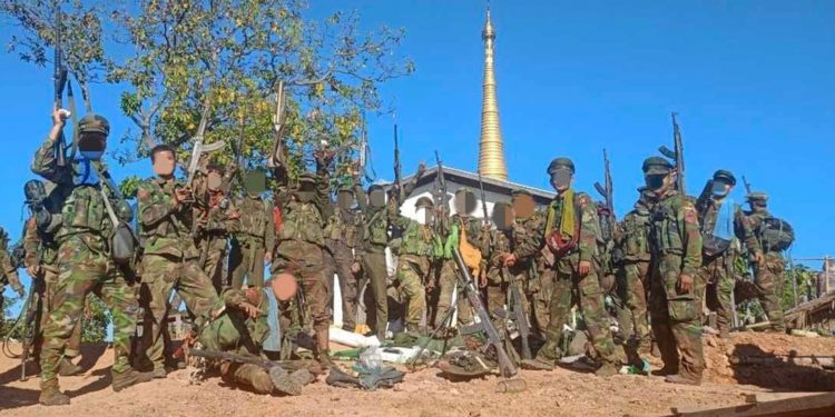 မိုးမိတ်မြို့ကို KIA၊ PDF တို့ ဝင်တိုက် ဒေသခံများပိတ်မိနေ