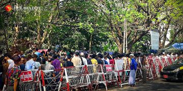 နိုင်ငံကူးလက်မှတ်လုပ်သူ များ၍ မှောင်ခိုဈေးတက်