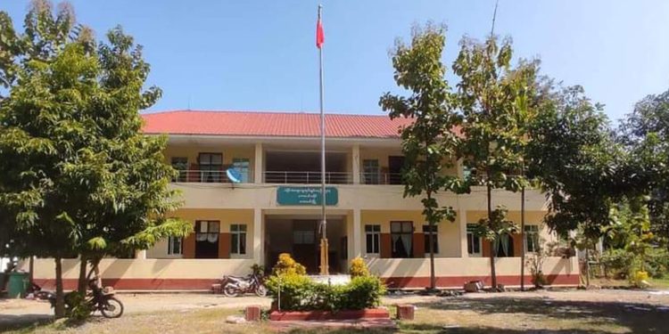 ကောလင်းမြို့တွင်းမှ စစ်ကောင်စီတပ်များ ပြန်ဆုတ်သွားဟုဆို