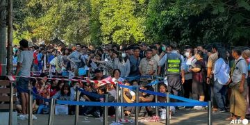 “လက်ပ်တော့ကိုင်နေတဲ့ လူတွေကို သေနတ်ကိုင်စေချင်နေတယ်”