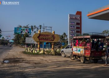 စစ်ရေးအရှိန်မြှင့်မည်ဆို၍ ကလေးဒေသခံတို့ မြို့ကို  စွန့်ခွာလာ
