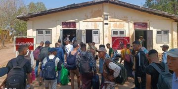 မုံရွာ၌ စစ်မှုထမ်းရန် ဆင့်ခေါ်ခံရသူများ မလာ၍ ရပ်ကွက်တွင်း ဝင်ဖမ်း