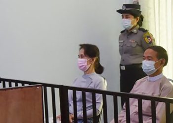 ဒေါ်အောင်ဆန်းစုကြည်ကို စစ်တပ်ဝင်းထဲသို့ ရွှေ့