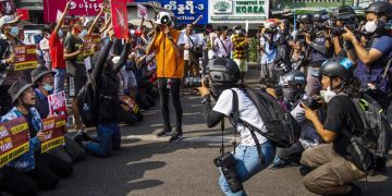 တော်လှန်ဗီဇနဲ့ ပြည်သူပြည်သား သတင်းသမား