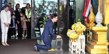 ထိုင်းဘုရင်ကို စော်ကားမှုဖြင့် သက်ဆင် ရှင်နာဝပ်ကို တရားစွဲ