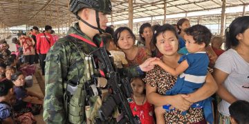 စစ်မီးတောက်များကြားက ရွှေ့ပြောင်းဘဝများ