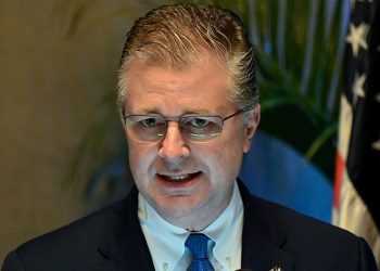 ဝါရင့်အမေရိကန် သံတမန်နှင့် စစ်ကောင်စီ ရေတပ်အရာရှိ ဗီယက်နမ်တွင် တွေ့ဆုံ