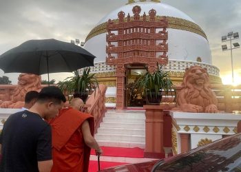 မေမြို့မှာ အပူရှောင် စံကျောင်းတော် သီတဂူဆရာတော် ဆောက်လုပ် သီတင်းသုံး