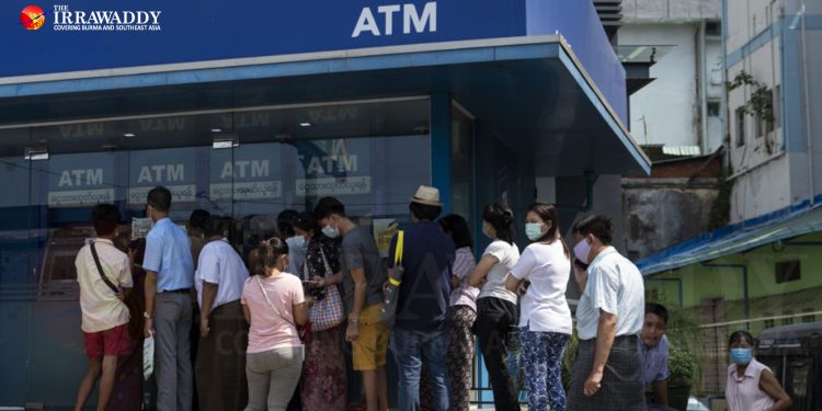 ငွေအလွယ်အကူ ထုတ်ယူနိုင်ကြောင်း ဘဏ်များကြေညာ