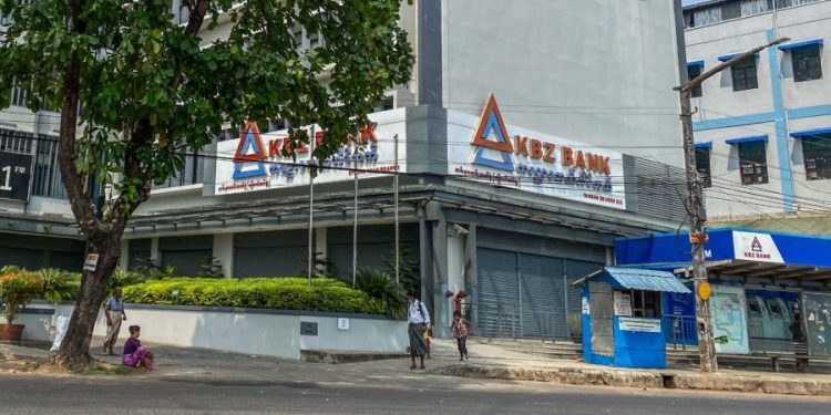 ပြည်တွင်းဘဏ်များ၌ ငွေအပ်နှံသူမရှိ ဖြစ်လာ