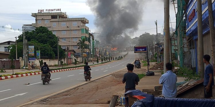 အပစ်ရပ်သည် ဆိုသော်လည်း လားရှိုး၌ ပစ်ခတ်မှုဆက်ရှိ