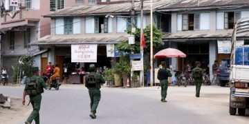 လောက်ကိုင်မြို့ခံတချို့  လေကြောင်းရန် ကြောက်၍ ဝနယ်သို့ တိမ်းရှောင်