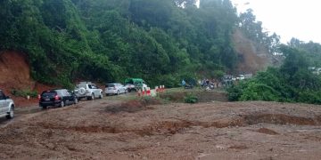 ဂွ-ငါးသိုင်းချောင်း ရိုးမဖြတ်လမ်း မိုးကြီးသဖြင့် ဆက်တိုက်ပြိုကျနေ