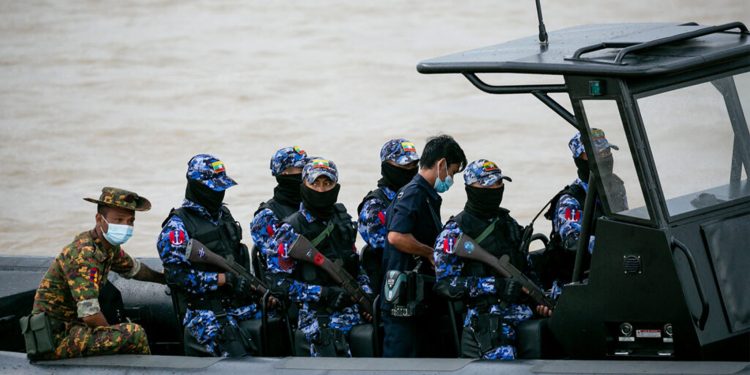 မန္တလေးလုံခြုံရေး ဧရာဝတီမြစ်တွင်း စစ်သင်္ဘောဖြင့် ကင်းလှည့်