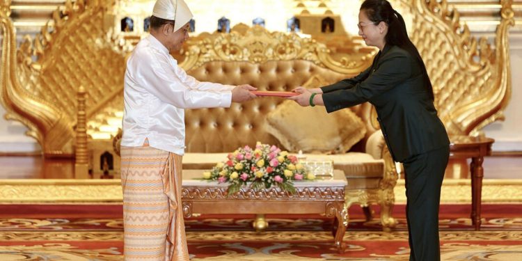 တရုတ်ဆန့်ကျင်ရေးကို စွန့်လွှတ်ပြီး စစ်ခေါင်းဆောင်လေသံပြောင်း