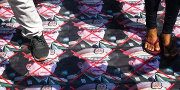 မင်းအောင်လှိုင် ဘယ်လမ်းရွေးမလဲ