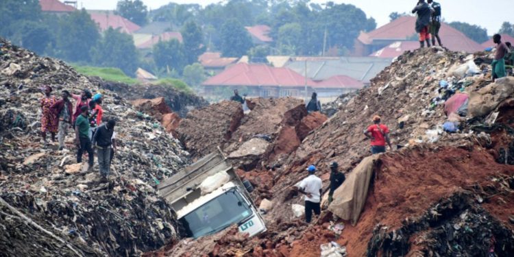 ယူဂန်ဒါ အမှိုက်ပုံ ပြိုကျမှု သေဆုံးသူ ၂၆ ဦးအထိ ရှိလာပြီး ၃၉ ဦး ပျောက်ဆုံးနေဆဲ