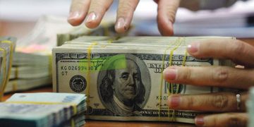 ဒေါ်လာနှင့်ရွှေ ဈေးပြန်တက်လာ