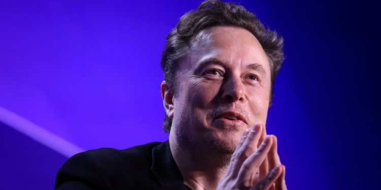 အီလွန်မတ်စ် က ထရမ့်ကို ထောက်ခံပေမယ့် သူ့ ဝန်ထမ်းတွေကတော့ ဟဲရစ်ပဲတဲ့