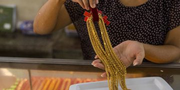 သတ်မှတ်ချက် မလိုက်နာက ထောင်ချမည်ဆို၍ ရွှေဆိုင်ငယ်များ ပိတ်သိမ်းနိုင်