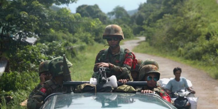 ပြင်ဦးလွင်အနီး တိုက်ပွဲကြောင့် ဝက်ဝံဂိတ်ပိတ်၍ စစ်ရှောင်တို့ အခက်ကြုံ