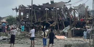 အခွန်ထမ်းငွေဖြင့် ဗုံးမိုးပြန်ရွာခံရသည့် ပြည်သူများ