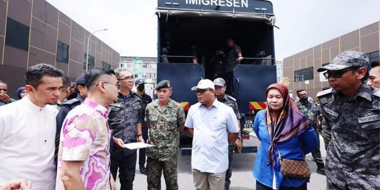 မလေးရှား၌ မြန်မာ ၈၀ ကျော် ဖမ်းမိ၊ ထွက်ပြေးသူ ၁ ဦး ရထားကြိတ်၍ သေဆုံး