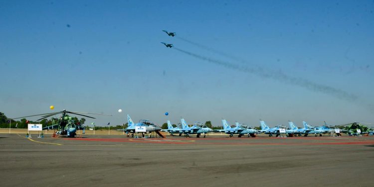 နမ့်ခမ်းကို ဗုံးကြဲနေတဲ့ စစ်တပ်လေယာဉ် တရုတ် ပစ်ခတ်