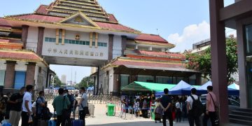 တရုတ်က မန်ဝိန်းဂိတ်ဖွင့်သော်လည်း စစ်ကောင်စီ ဆက်ပိတ်ထား