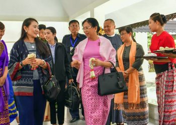 ဒေါ်ကြူကြူလှနှင့် သူ၏ တန်ဖိုးကြီး လက်ကိုင်အိတ်များ