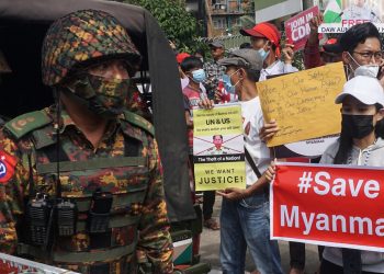 တွေ့ဆုံဆွေးနွေးရေးနဲ့ စစ်တပ်က အာဏာစွန့်သွားမလား