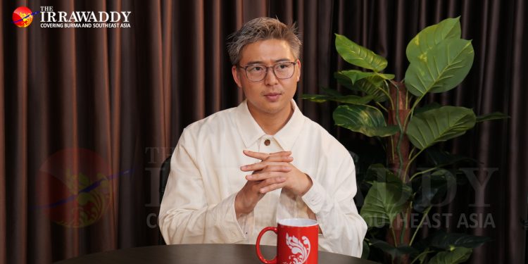 လိပ်ပြာလုံချင်သူ ခါရာနှင့် တွေ့ဆုံခြင်း